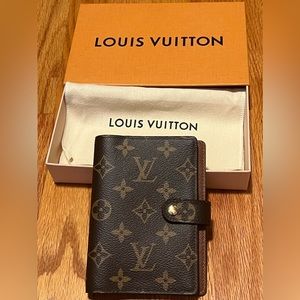 LIKE NEW LV Small Ring Agenda Cover in Monogram